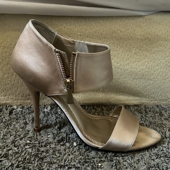 Rose gold Heels - Picture 2 of 3